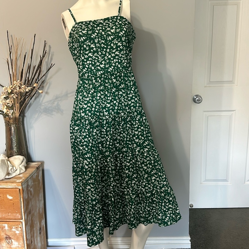 Dress size Large, NEW with tags (NWT) cotton & polyester dress. Bundle & Save!